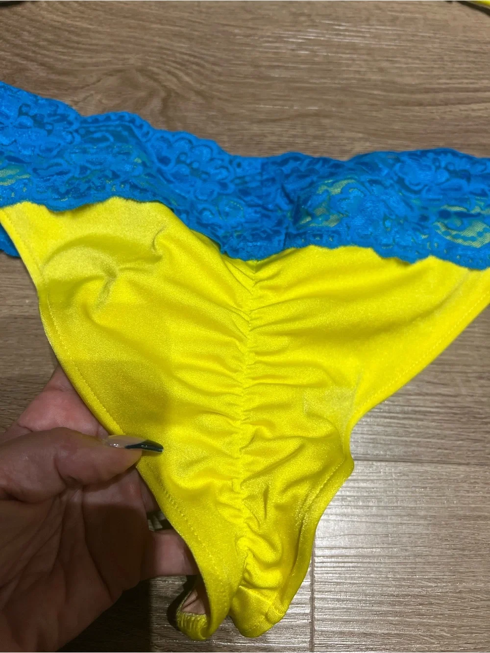 Doll Yellow & Teal Triangle top and Roché bottom-Women Size Large